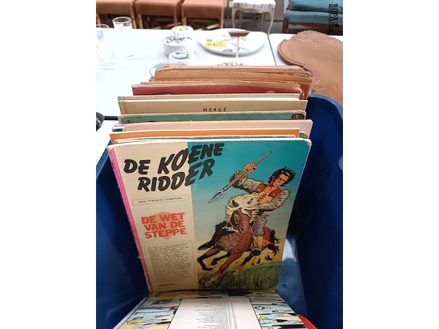 Lot 346 - strips. 47 stuks - afbeelding 2 van  4