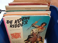 Lot 346 - strips. 47 stuks - afbeelding 2 van  4