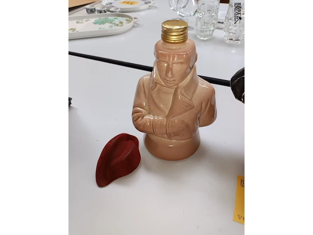 Lot 347 - beeld en fles napoleon - afbeelding 6 van  6