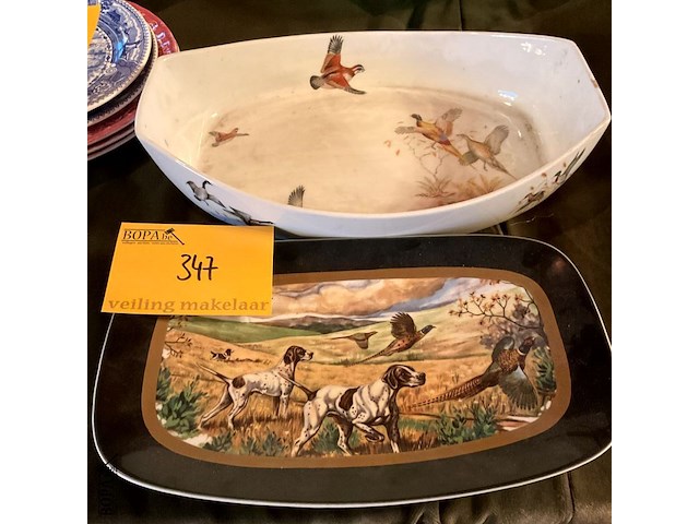 Lot 347 - jachttaferelen braadslede/ schaal, 2 stuks - afbeelding 1 van  2