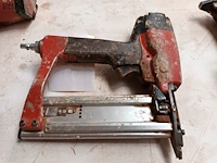 Lot 347 - pneumatische nietmachine - afbeelding 2 van  2