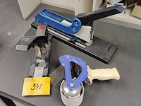 Lot 348 - nietjesmachines en taperoller - afbeelding 1 van  5
