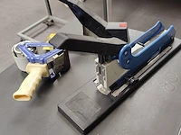 Lot 348 - nietjesmachines en taperoller - afbeelding 2 van  5