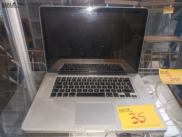 Lot 35 - apple macbook pro - afbeelding 1 van  4