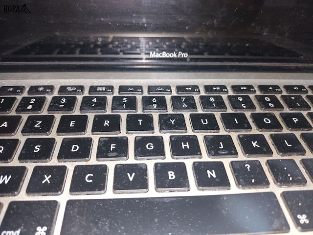 Lot 35 - apple macbook pro - afbeelding 2 van  4