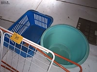 Lot 35 - droogrek en wasmanden - afbeelding 3 van  3