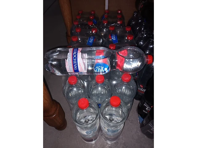 Lot 35 - flessen spuitwater en cola zero. 93 stuks - afbeelding 2 van  4