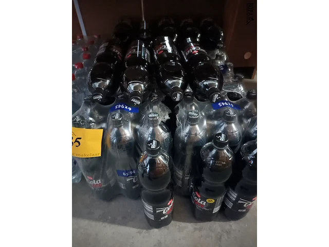 Lot 35 - flessen spuitwater en cola zero. 93 stuks - afbeelding 3 van  4