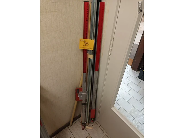 Lot 35 - hilti laser receiver met statief - afbeelding 1 van  3