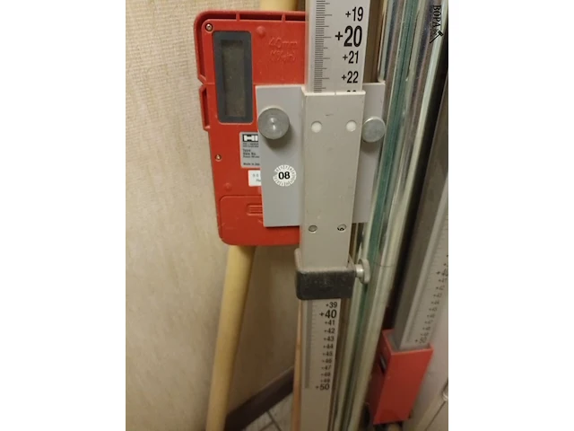 Lot 35 - hilti laser receiver met statief - afbeelding 2 van  3