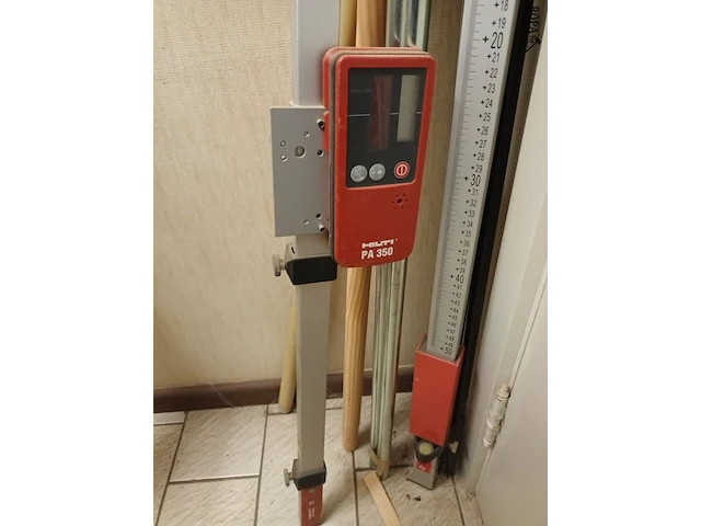 Lot 35 - hilti laser receiver met statief - afbeelding 3 van  3