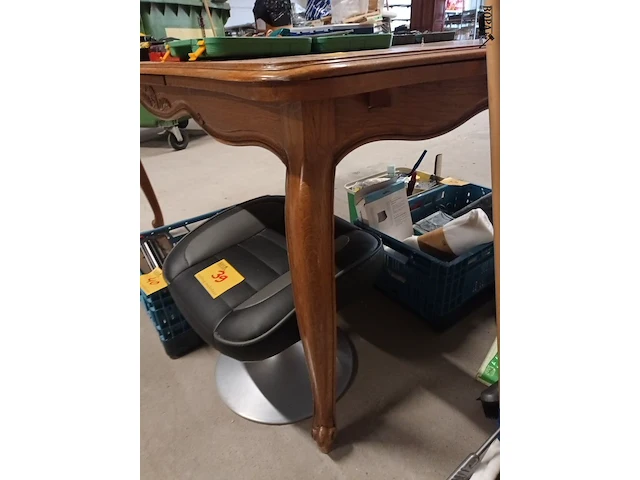 Lot 35 - houten eetkamertafel - afbeelding 2 van  5