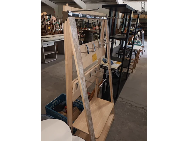 Lot 35 - houten winkel display - afbeelding 2 van  4
