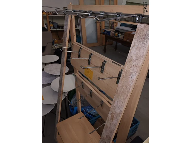 Lot 35 - houten winkel display - afbeelding 4 van  4
