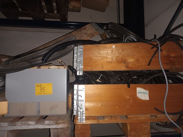 Lot 35 - lot wachtbuizen en dichtingen - afbeelding 1 van  3