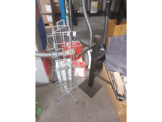 Lot 35 - lot winkeldisplays - afbeelding 2 van  7