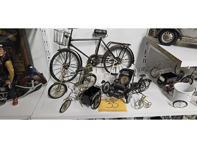 Lot 35 - lotje metalen fietsen diverse afm ong 7 stuks - afbeelding 1 van  5