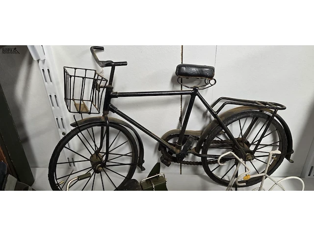 Lot 35 - lotje metalen fietsen diverse afm ong 7 stuks - afbeelding 2 van  5