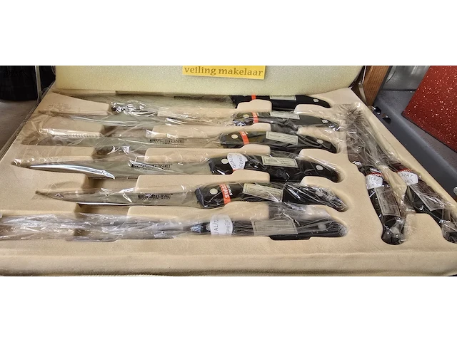 Lot 35 - ongebruikte koffer met 8 duitse swiss line messen - afbeelding 4 van  4