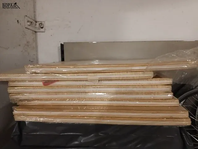 Lot 35 - panelen voor valse plafond. 33 stuks - afbeelding 3 van  4