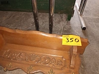 Lot 350 - kapstok met houtsnijwerk - afbeelding 2 van  3