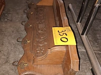 Lot 350 - kapstok met houtsnijwerk - afbeelding 3 van  3
