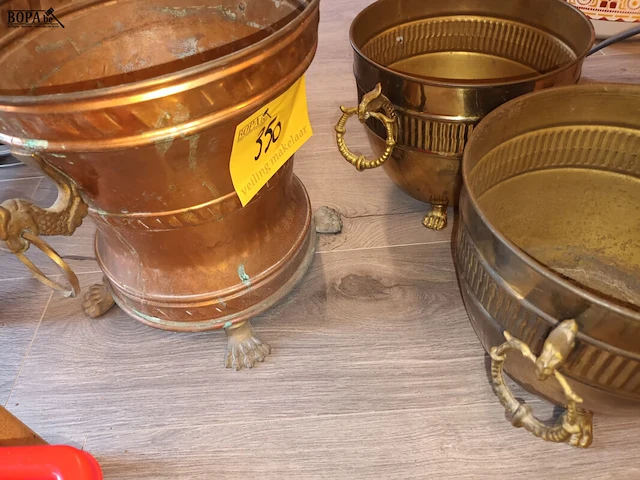 Lot 350 - koperen cache-pot. 3 stuks - afbeelding 3 van  3