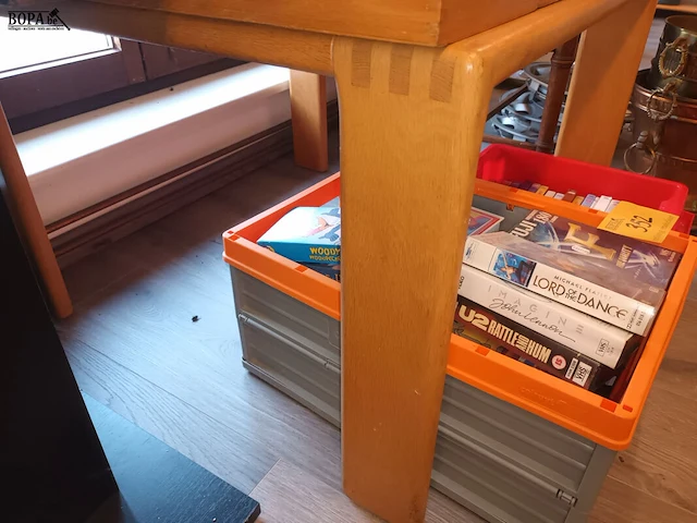 Lot 351 - houten tafel - afbeelding 2 van  3