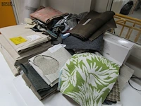 Lot 351 - lot met diverse stoffen - afbeelding 3 van  3