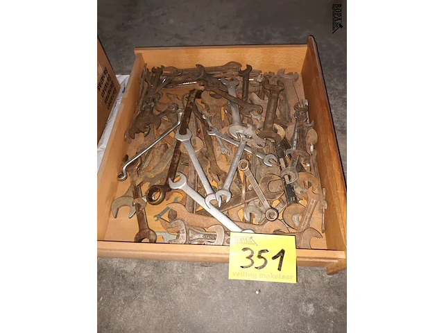 Lot 351 - moersleutels en potsleutels - afbeelding 1 van  2