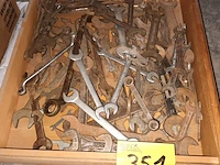 Lot 351 - moersleutels en potsleutels - afbeelding 1 van  2