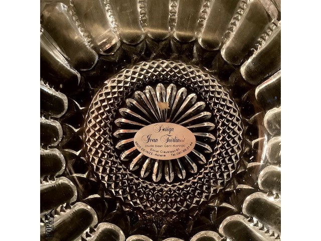 Lot 352 - zware kristallen kommen met boord in metaal goudkleur, desig - afbeelding 3 van  5