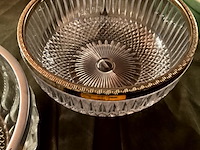 Lot 352 - zware kristallen kommen met boord in metaal goudkleur, desig - afbeelding 4 van  5