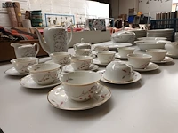 Lot 353 - eetservies. 67 stuks - afbeelding 3 van  6