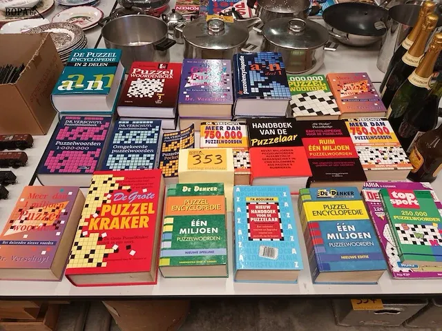 Lot 353 - puzzelwoordenboeken. 24 stuks - afbeelding 1 van  4