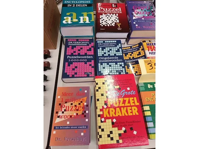 Lot 353 - puzzelwoordenboeken. 24 stuks - afbeelding 4 van  4