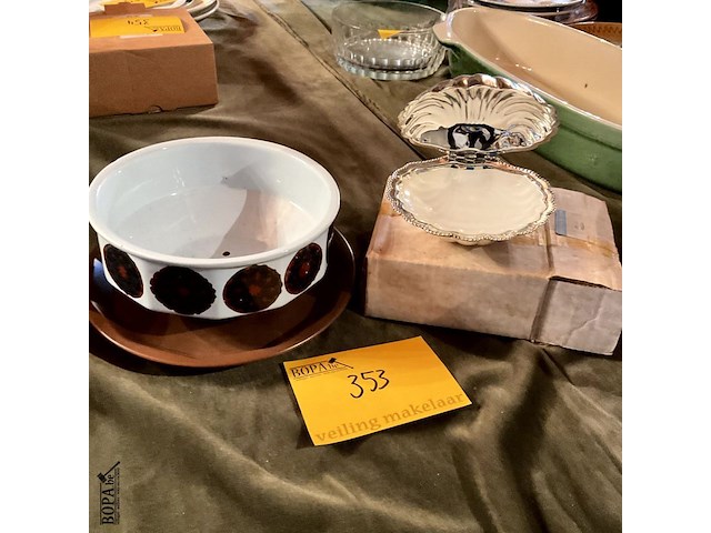 Lot 353 - tafelservies, 2 stuks - afbeelding 1 van  5