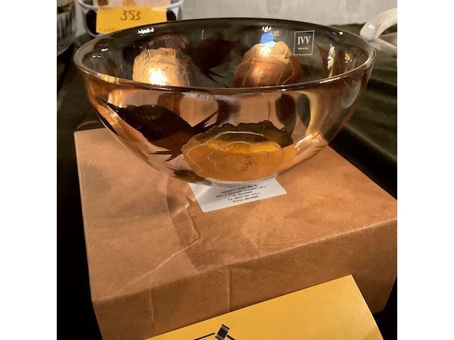 Lot 354 - kommetje kristal italiaans rozendecor ivv - afbeelding 2 van  4