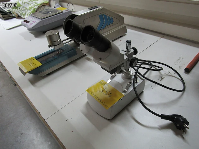 Lot 354 - stereo microscoop - afbeelding 1 van  2