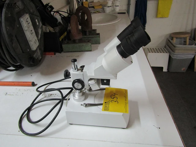 Lot 354 - stereo microscoop - afbeelding 2 van  2