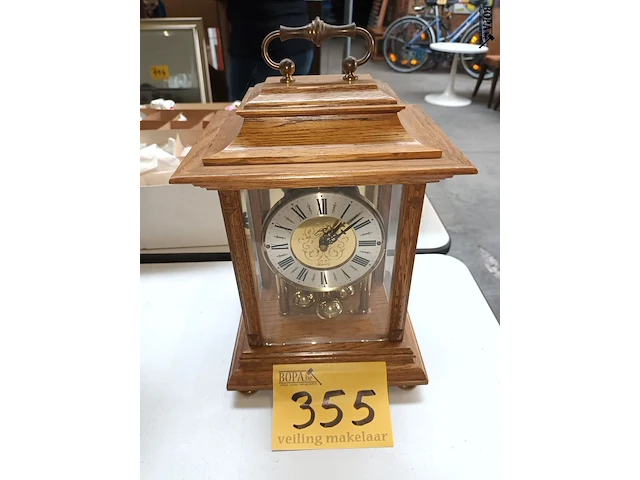 Lot 355 - tafelklok - afbeelding 1 van  3