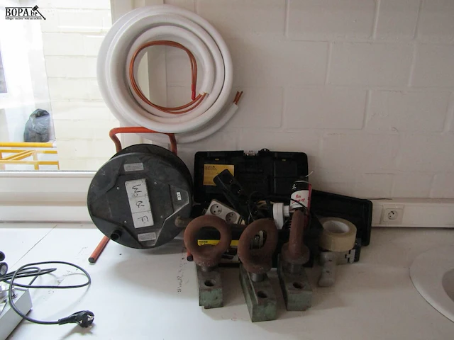 Lot 355 - werkmateriaal en trekbogen - afbeelding 2 van  6