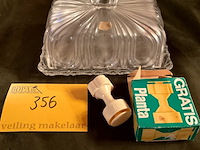 Lot 356 - boterstolp in kristal/snuisterij planta in plastiek, 2 stuks - afbeelding 1 van  3