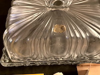 Lot 356 - boterstolp in kristal/snuisterij planta in plastiek, 2 stuks - afbeelding 3 van  3