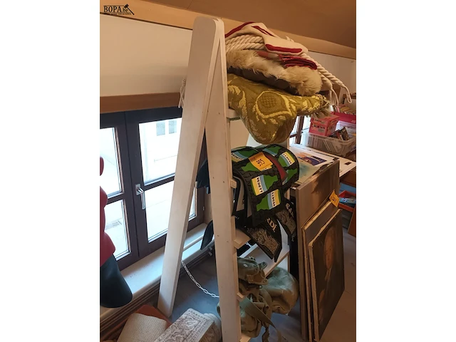 Lot 356 - houten ladder - afbeelding 1 van  3