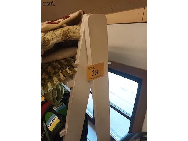 Lot 356 - houten ladder - afbeelding 3 van  3