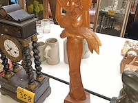 Lot 357 - houten beeld - afbeelding 1 van  4