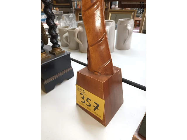 Lot 357 - houten beeld - afbeelding 2 van  4