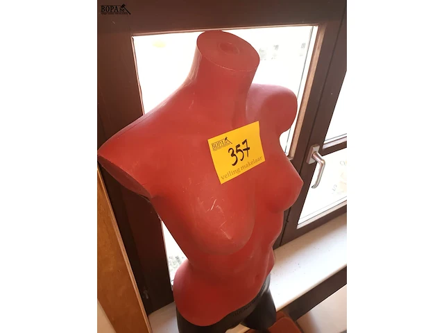 Lot 357 - paspop - afbeelding 4 van  4