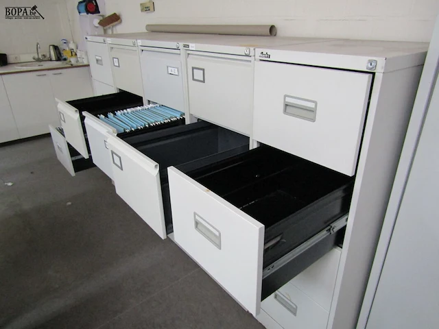 Lot 358 - archief ladekasten met mapjes - afbeelding 4 van  4